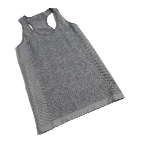 Fabletics RacerBack Gray Floral Pattern Tank - Picture 1 of 6